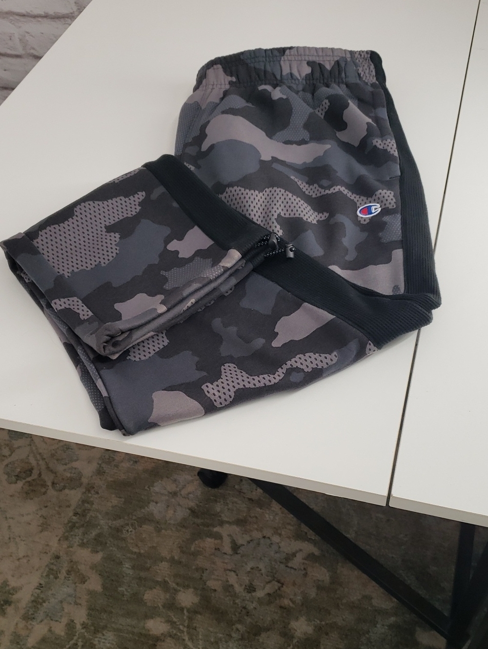 Champion Men's Black & Gray Camo Jogger Pants. XLarge. Front Pockets. NWOT.